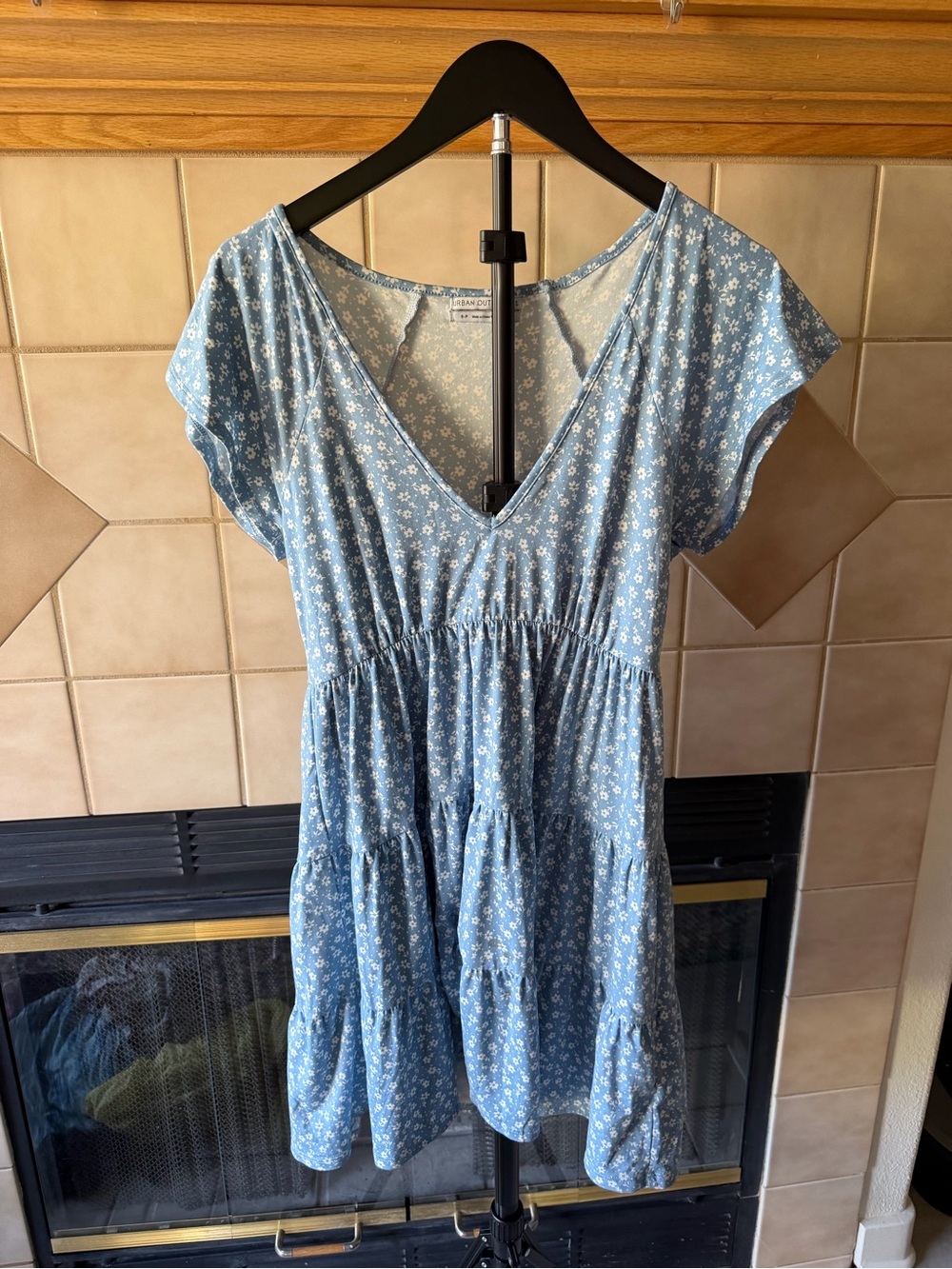 Light Blue Floral V-Neck Tiered Women's Dress Urban Outfitters Size Small